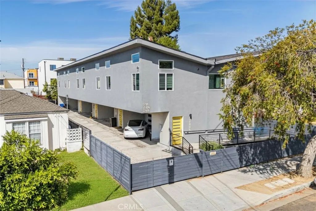 5743 Case, North Hollywood, CA 91601