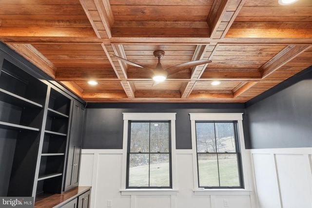 176 FENSTERMAKER RD, Kutztown, PA 19530