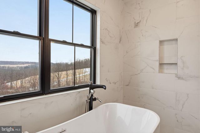 176 FENSTERMAKER RD, Kutztown, PA 19530