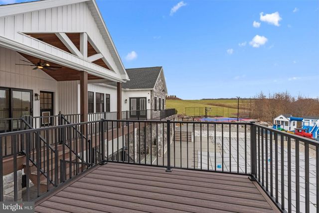 176 FENSTERMAKER RD, Kutztown, PA 19530