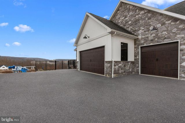 176 FENSTERMAKER RD, Kutztown, PA 19530