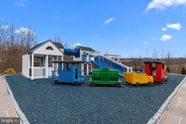 176 FENSTERMAKER RD, Kutztown, PA 19530