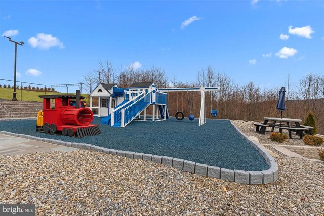 176 FENSTERMAKER RD, Kutztown, PA 19530