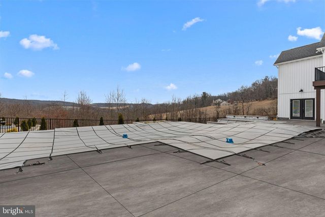 176 FENSTERMAKER RD, Kutztown, PA 19530