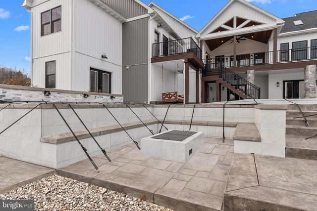 176 FENSTERMAKER RD, Kutztown, PA 19530