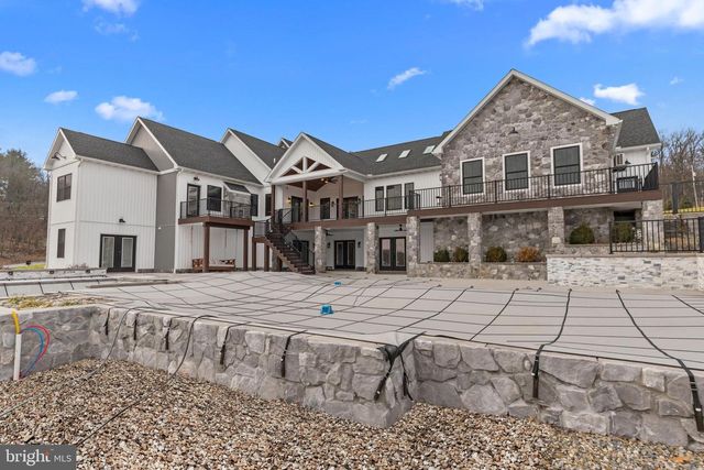 176 FENSTERMAKER RD, Kutztown, PA 19530