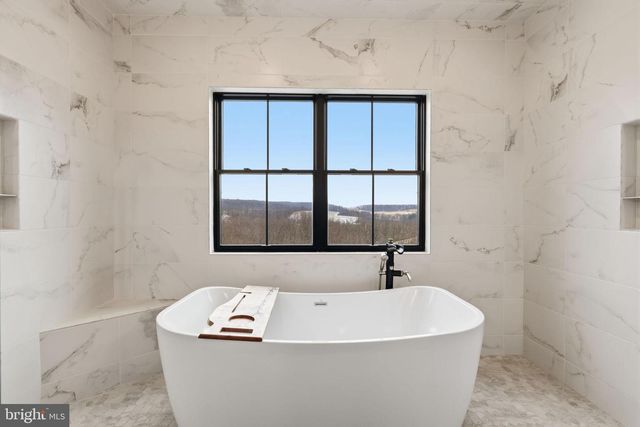 176 FENSTERMAKER RD, Kutztown, PA 19530