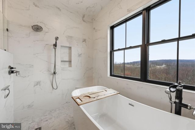 176 FENSTERMAKER RD, Kutztown, PA 19530