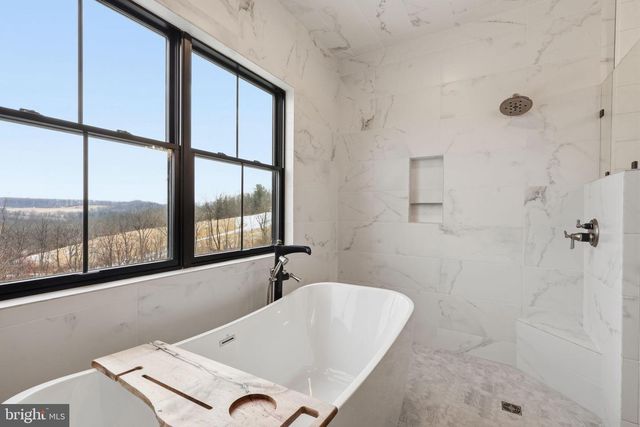 176 FENSTERMAKER RD, Kutztown, PA 19530