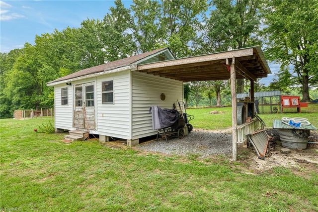 7388 Old 421 Road, Liberty, NC 27298