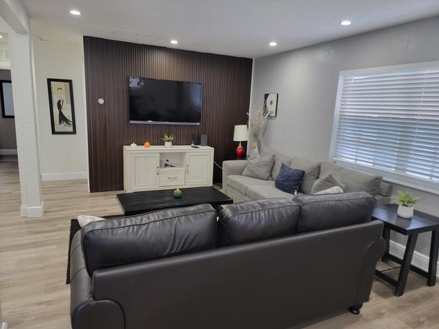 1600 NW 2nd Avenue, Fort Lauderdale, FL 33311