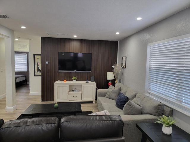 1600 NW 2nd Avenue, Fort Lauderdale, FL 33311