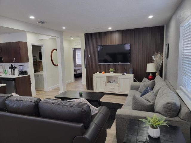 1600 NW 2nd Avenue, Fort Lauderdale, FL 33311