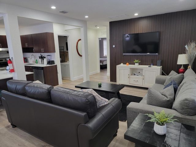 1600 NW 2nd Avenue, Fort Lauderdale, FL 33311