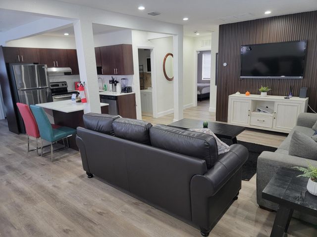 1600 NW 2nd Avenue, Fort Lauderdale, FL 33311