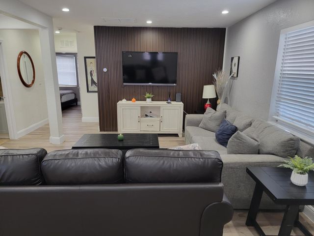 1600 NW 2nd Avenue, Fort Lauderdale, FL 33311