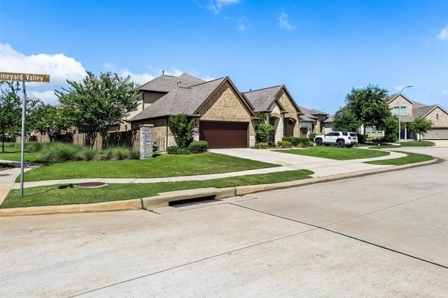 8914 Vineyard Valley Court, Tomball, TX 77375