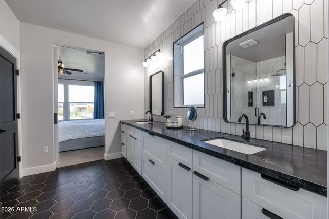 11224 W TETHER Trail W, Peoria, AZ 85383