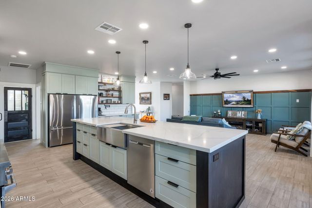 11224 W TETHER Trail W, Peoria, AZ 85383