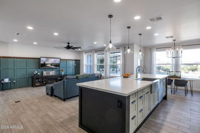11224 W TETHER Trail W, Peoria, AZ 85383
