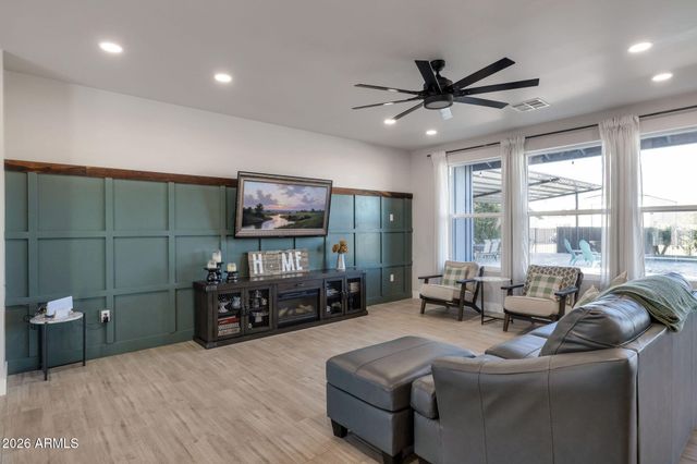 11224 W TETHER Trail W, Peoria, AZ 85383