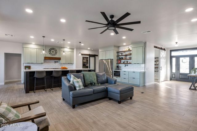11224 W TETHER Trail W, Peoria, AZ 85383