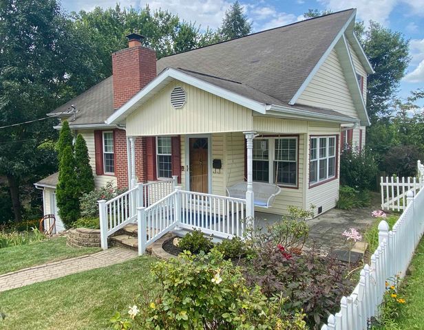 15 Roland Park Drive, Huntington, WV 25705