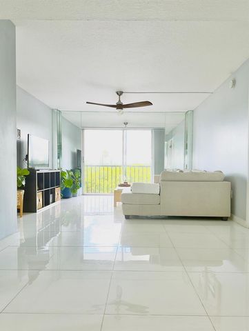 4164 Inverrary Drive 404, Lauderhill, FL 33319