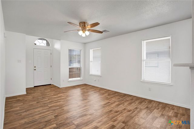 2010 Wright Way, Killeen, TX 76543