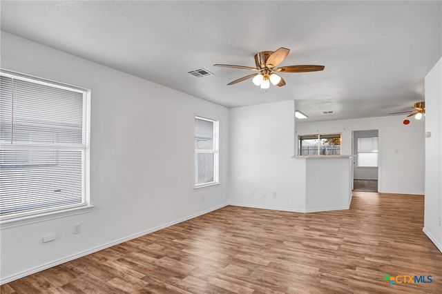 2010 Wright Way, Killeen, TX 76543