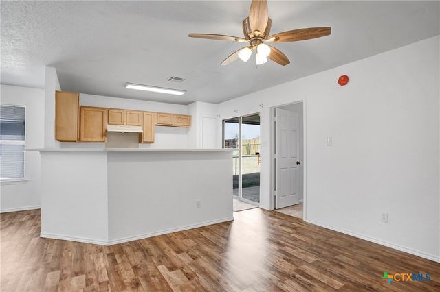 2010 Wright Way, Killeen, TX 76543