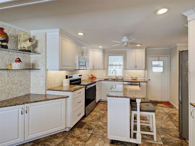 252 SUN AIR CIRCLE, Osprey, FL 34229