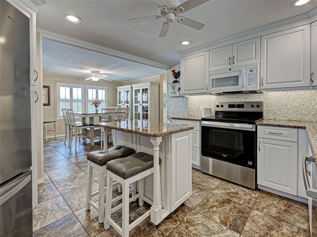 252 SUN AIR CIRCLE, Osprey, FL 34229