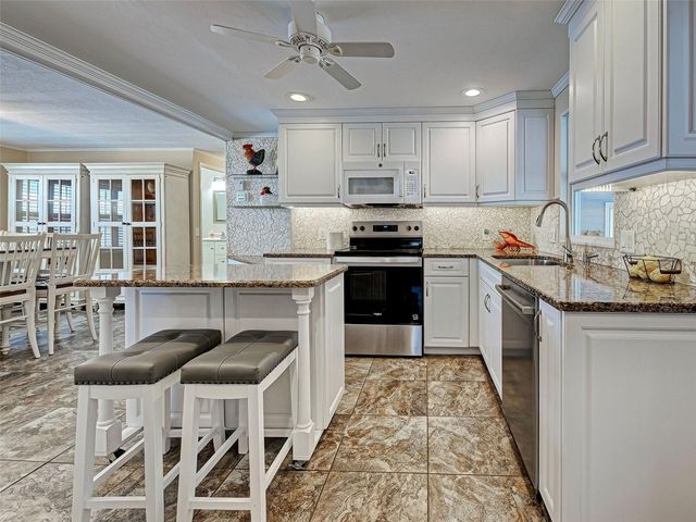 252 SUN AIR CIRCLE, Osprey, FL 34229