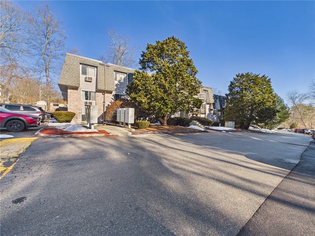 1560 DOUGLAS Avenue B19, North Providence, RI 02904