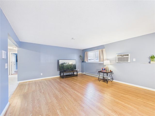 1560 DOUGLAS Avenue B19, North Providence, RI 02904