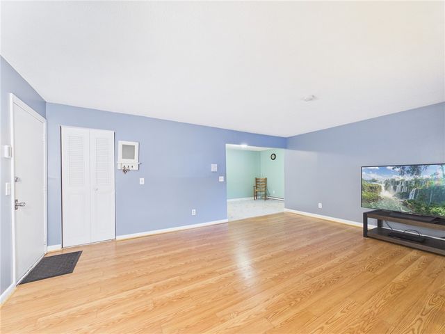 1560 DOUGLAS Avenue B19, North Providence, RI 02904