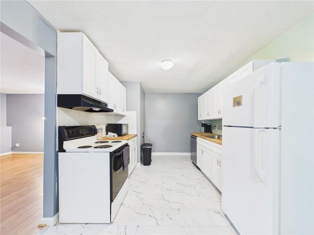 1560 DOUGLAS Avenue B19, North Providence, RI 02904