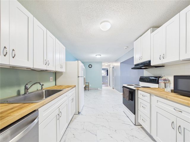 1560 DOUGLAS Avenue B19, North Providence, RI 02904