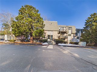 1560 DOUGLAS Avenue B19, North Providence, RI 02904