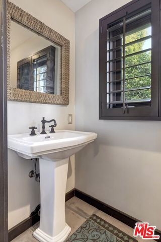 1927 N Normandie Avenue, Los Angeles, CA 90027