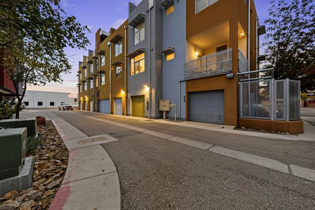 343 Platinum Street SW, Albuquerque, NM 87102