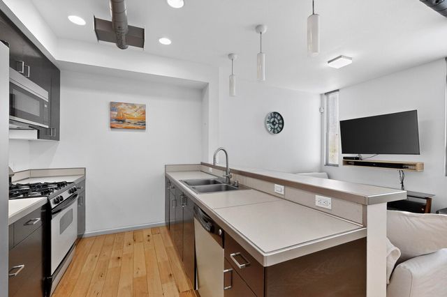 343 Platinum Street SW, Albuquerque, NM 87102