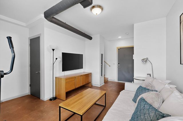 343 Platinum Street SW, Albuquerque, NM 87102