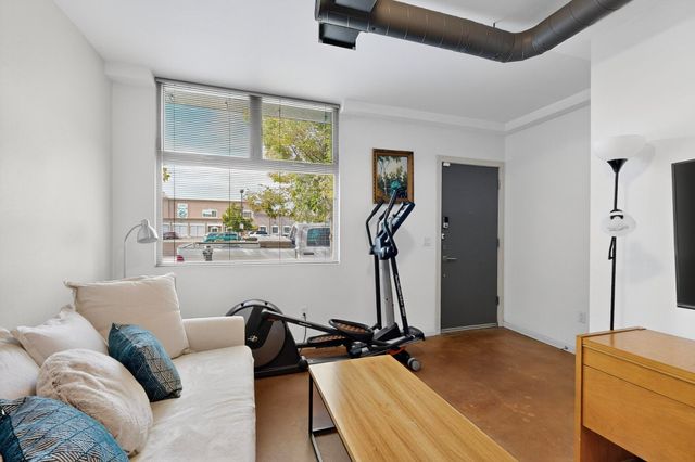 343 Platinum Street SW, Albuquerque, NM 87102