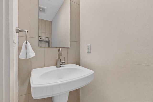 343 Platinum Street SW, Albuquerque, NM 87102