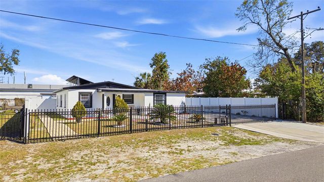 8907 N TAMPA STREET, Tampa, FL 33604