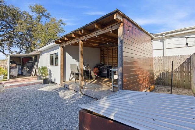 8907 N TAMPA STREET, Tampa, FL 33604