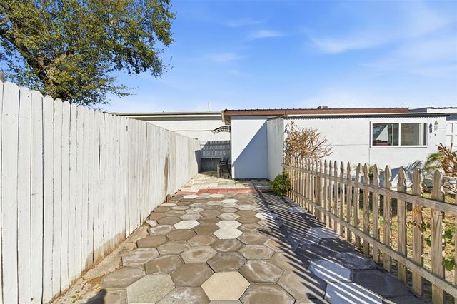 8907 N TAMPA STREET, Tampa, FL 33604