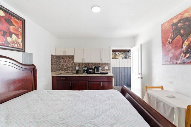 8907 N TAMPA STREET, Tampa, FL 33604